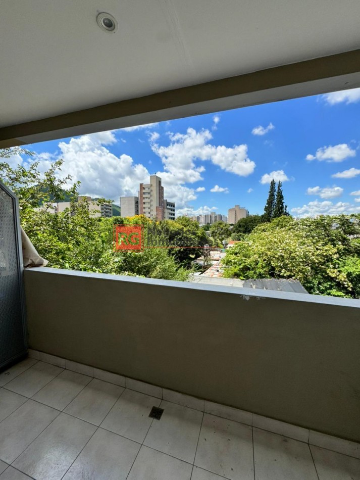 Monoambiente en Arenales 425
