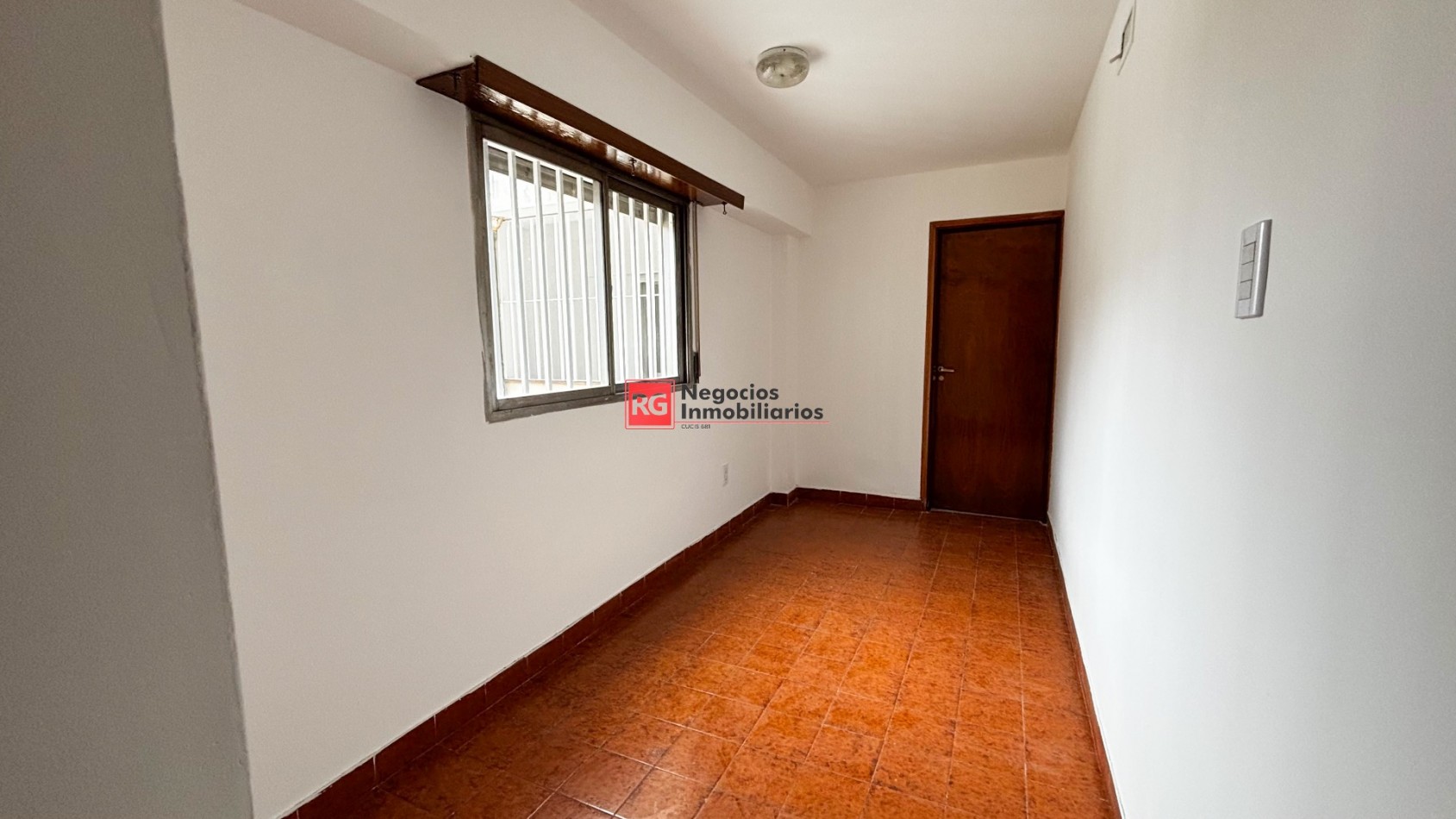 EN ALQUILER - Semipiso sobre Avenida Jujuy al 300