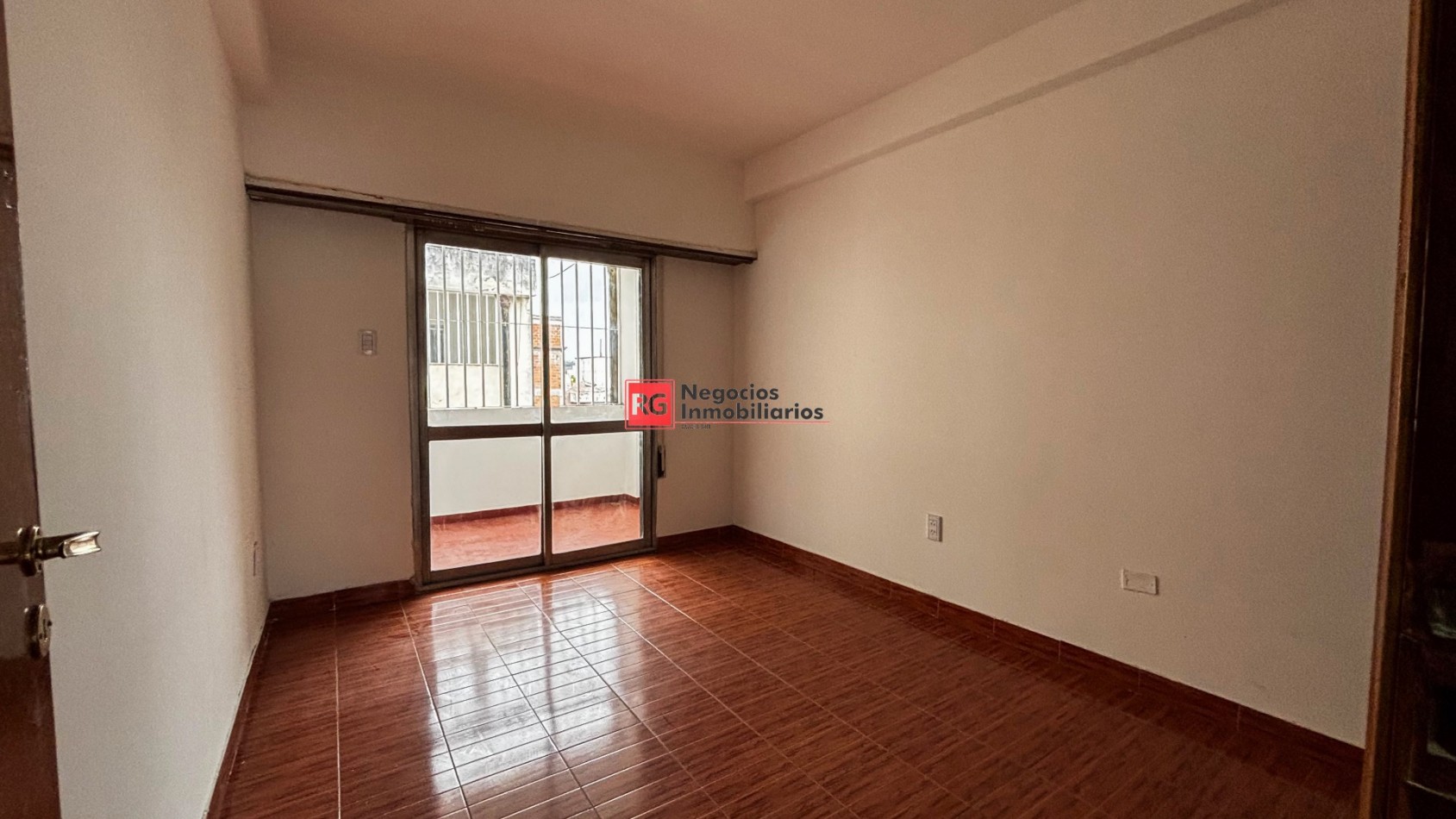 EN ALQUILER - Semipiso sobre Avenida Jujuy al 300
