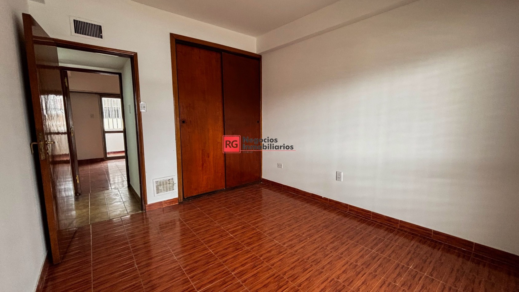 EN ALQUILER - Semipiso sobre Avenida Jujuy al 300