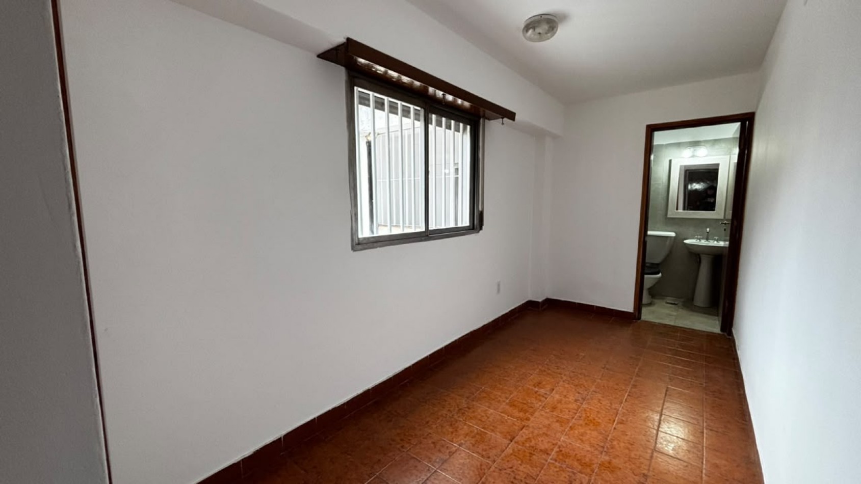 EN ALQUILER - Semipiso sobre Avenida Jujuy al 300