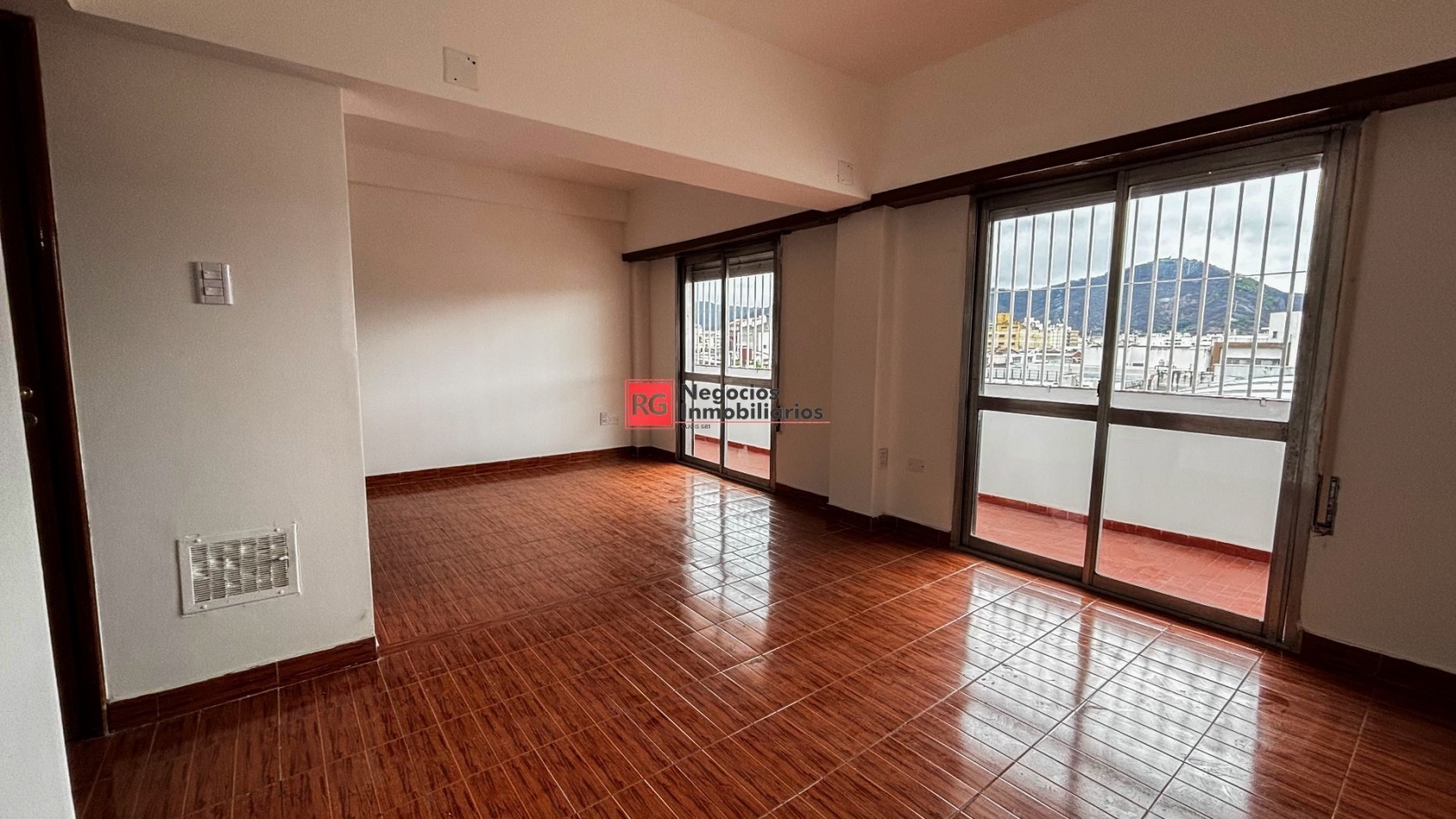 EN VENTA - Semipiso sobre Avenida Jujuy al 300