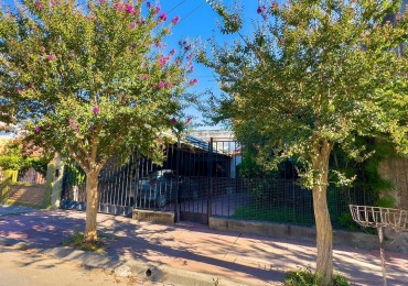 Casa de 3 dormitorios con salida a dos calles 