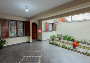 EN VENTA CASA BARRIO SAN CARLOS 